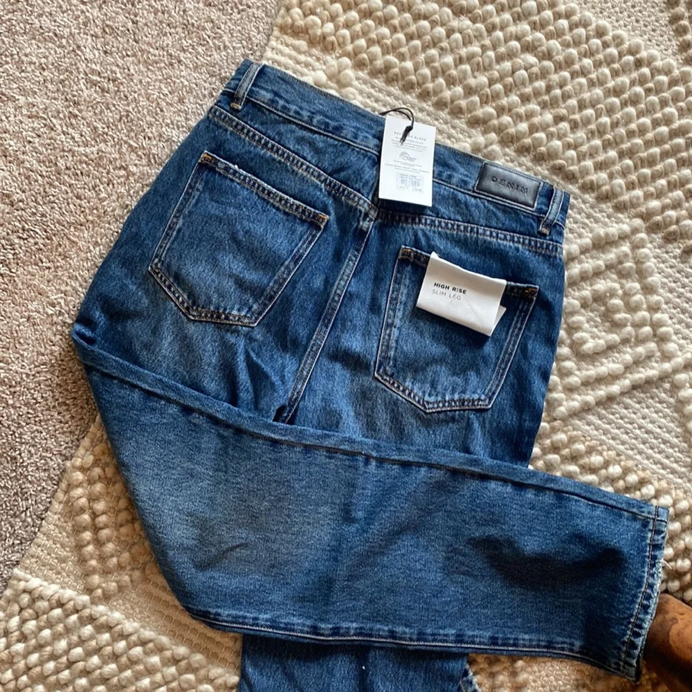 High Rise Mom Jeans - Picture 4 of 4